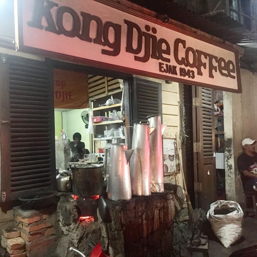 Ngopi Legendaris di Belitung: Menyusuri Sejarah dan Rasa di Warkop Kong Djie 1943