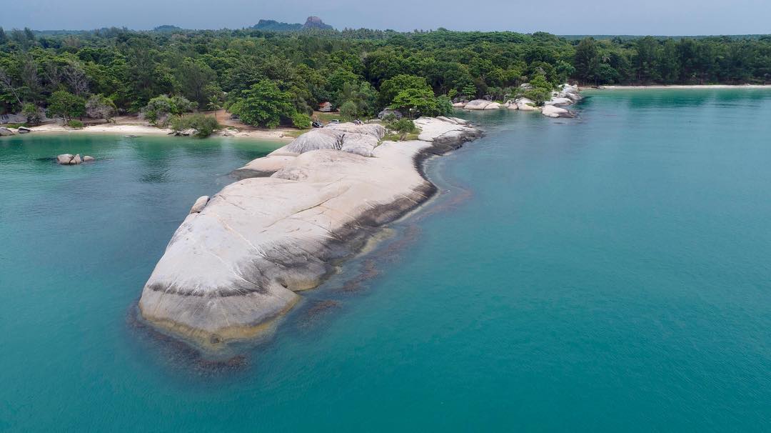 Menikmati Keindahan Alami Pantai Penyabong di Belitung: Surga Tersembunyi yang Memikat Hat